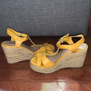 Mudd Yellow Espadrille Wedges Women’s Size 8.5M